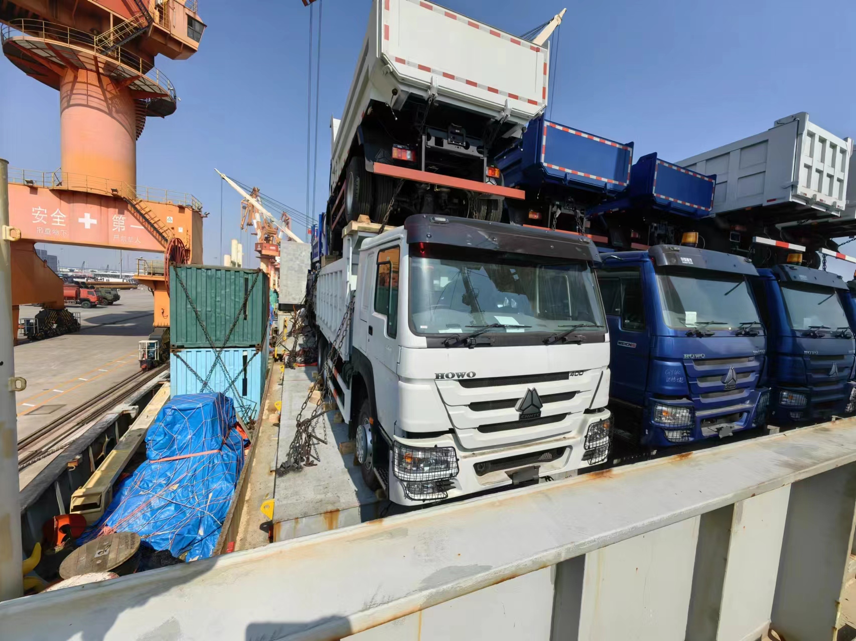 5 unità Howo Dump Trucks Spedizione in Sud America