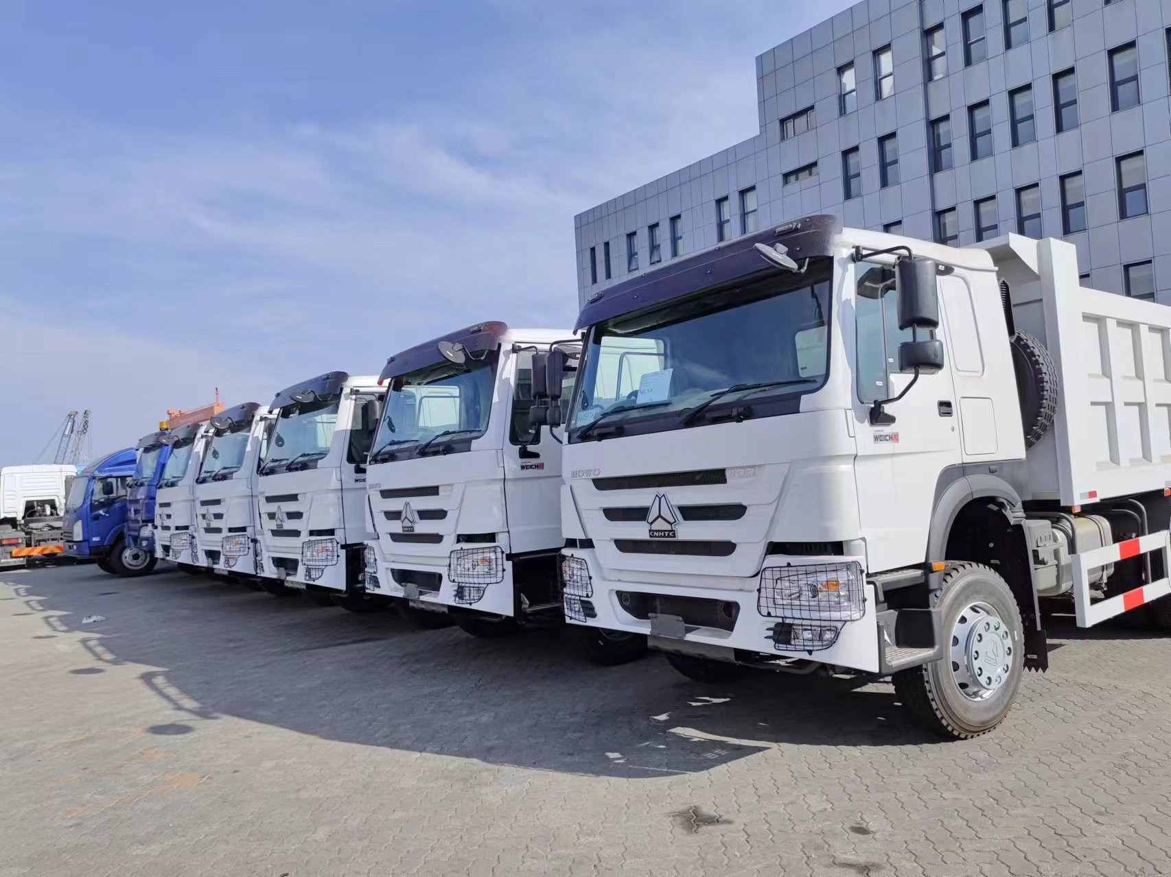 Sinotruk Howo 6*4 I dump -camion sono pronti per la consegna